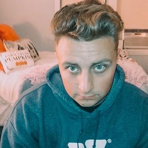 Meet your Posher, Devin